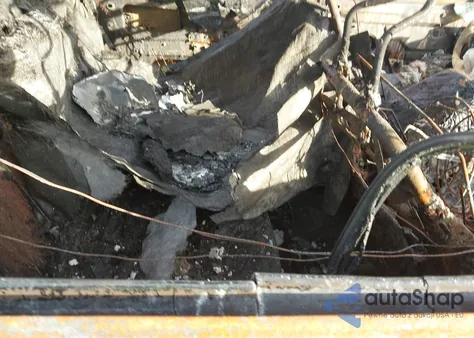 2017 Nissan Pathfinder Platinum/S/Sl/Sv z USA, uszkodzony, nr VIN 5N1DR2MN3HC605659